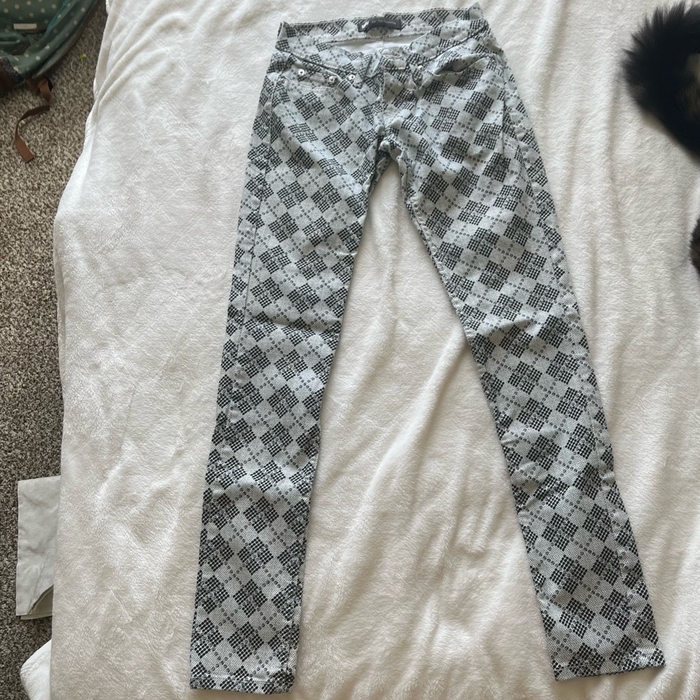 Levi’s silver and gray diamond print jeans